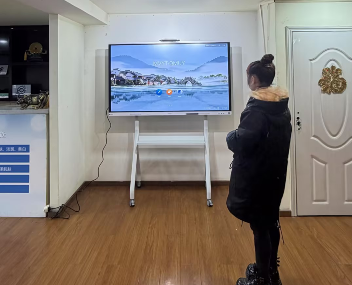 某科技企业安装华为IdeaHub(图1)